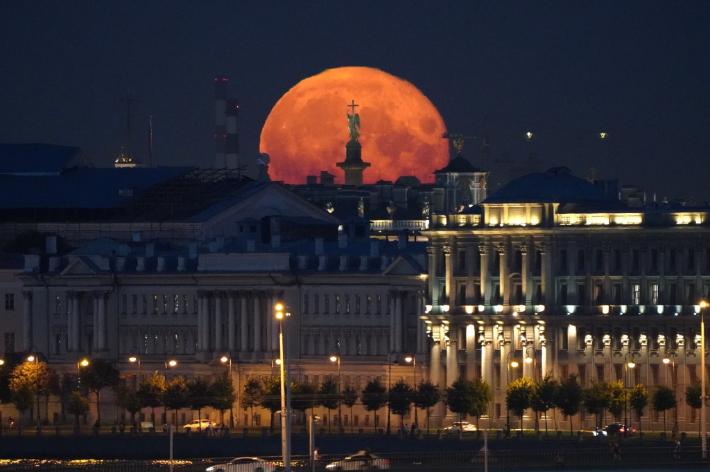 Луна в питере сегодня фото